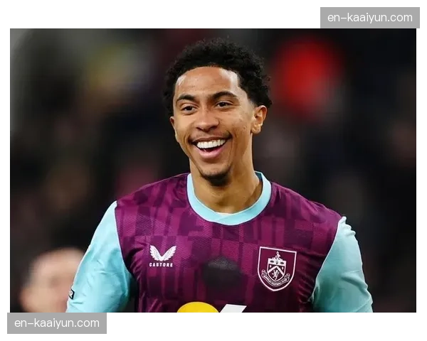 伯恩利两进球被VAR吹越位,安东尼与汉弗莱斯越位判罚关键